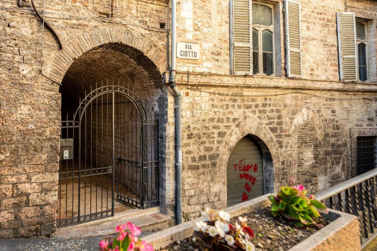 Apartamento La Casa Dell'Artista Asís Exterior foto